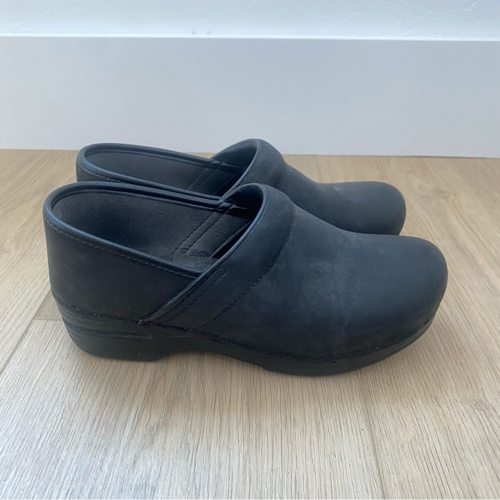 Dansko Black Oiled leather clogs size 38 / US 8